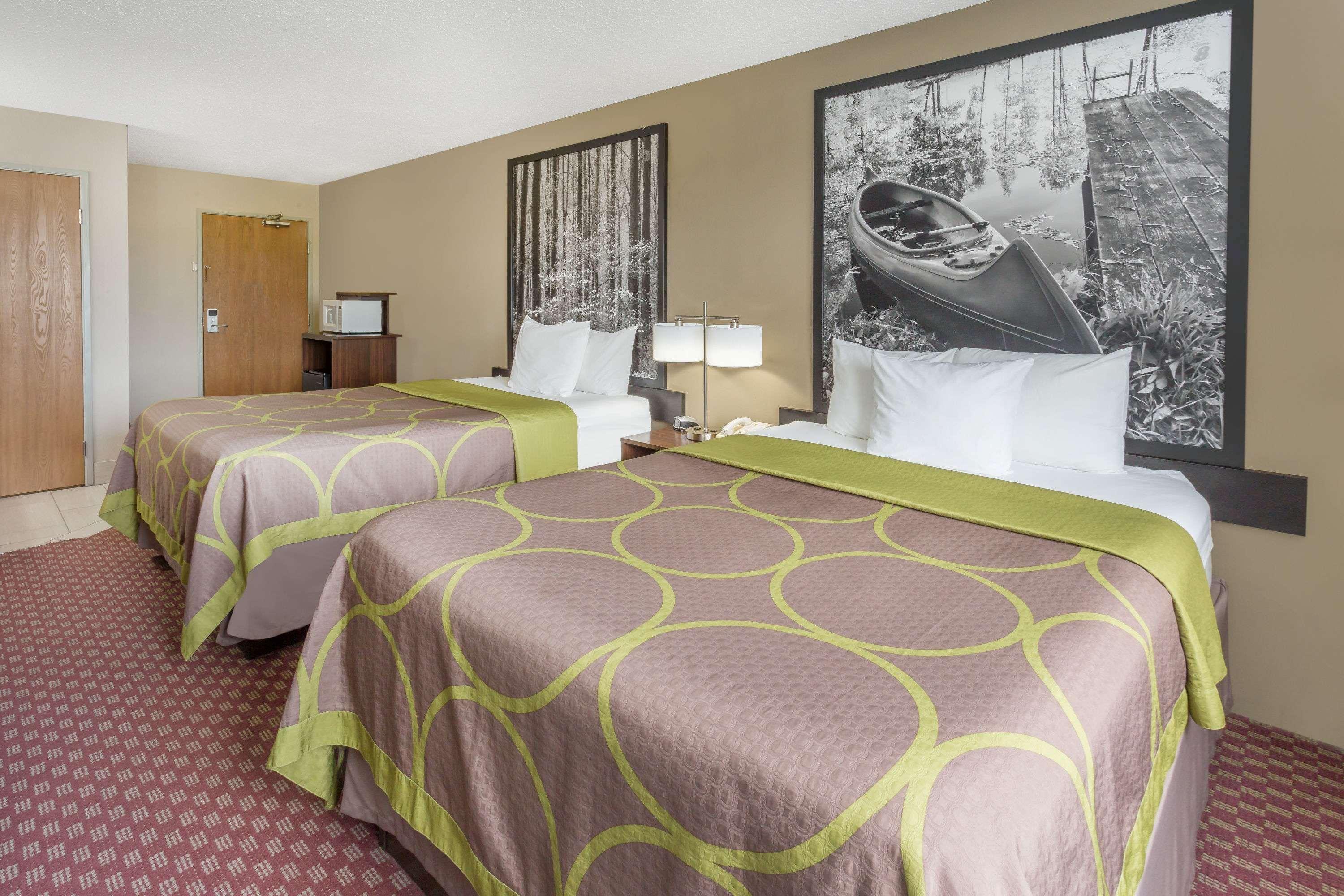 Super 8 By Wyndham Hebron Lowell Area Exterior photo