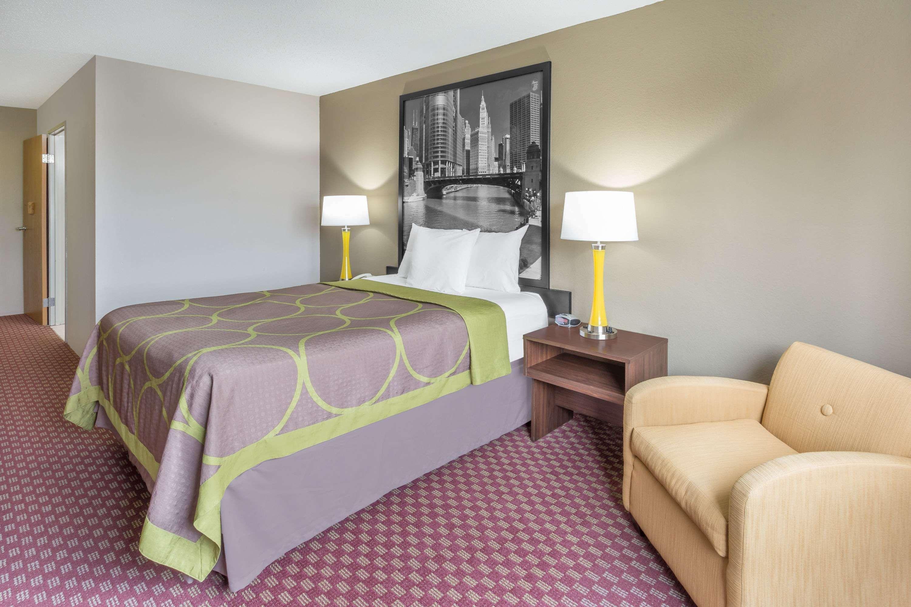 Super 8 By Wyndham Hebron Lowell Area Exterior photo