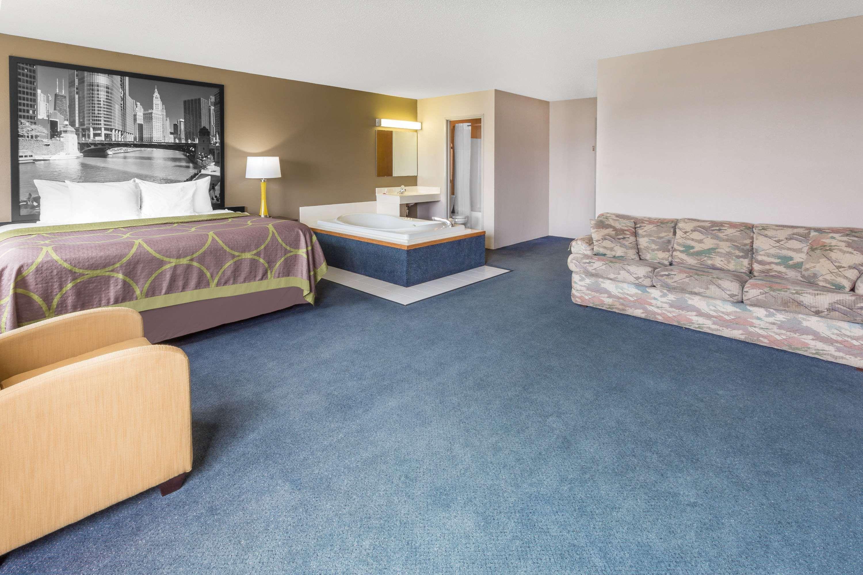 Super 8 By Wyndham Hebron Lowell Area Exterior photo