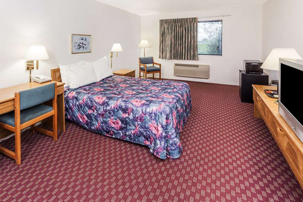 Super 8 By Wyndham Hebron Lowell Area Room photo