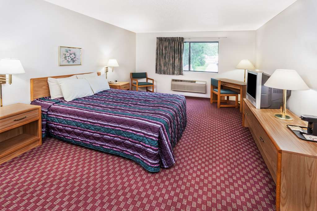 Super 8 By Wyndham Hebron Lowell Area Room photo