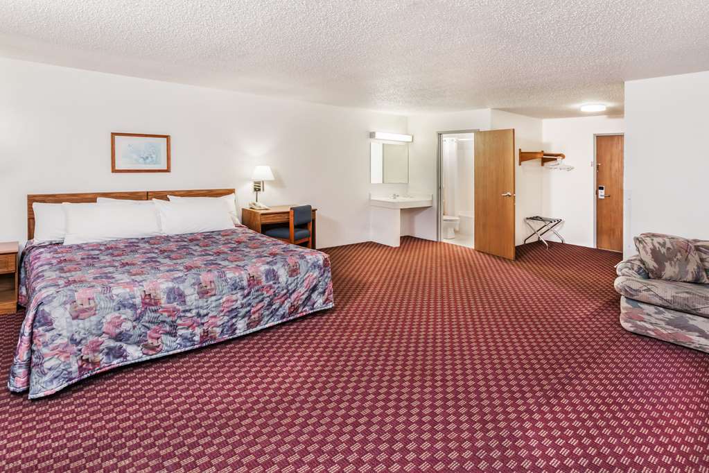 Super 8 By Wyndham Hebron Lowell Area Room photo